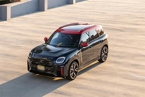 2025 Mini JCW Countryman 更大更快，但并不更漂亮