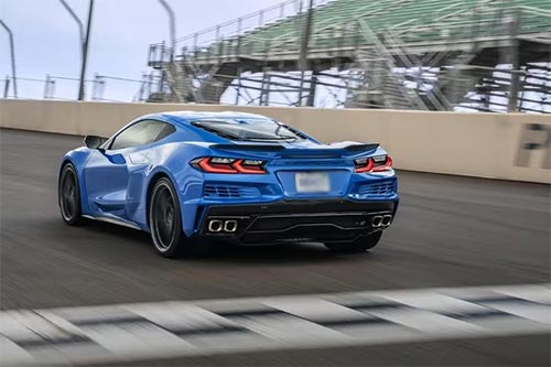 Corvette E-Ray Hybrid First Drive：公路上温顺，赛道上出色